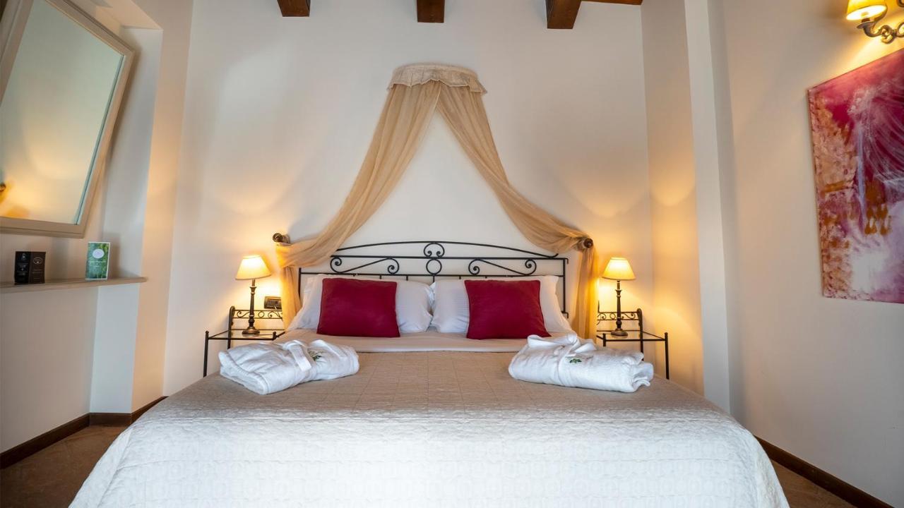 Relais Bella Rosina Pool&Spa La Cassa Esterno foto