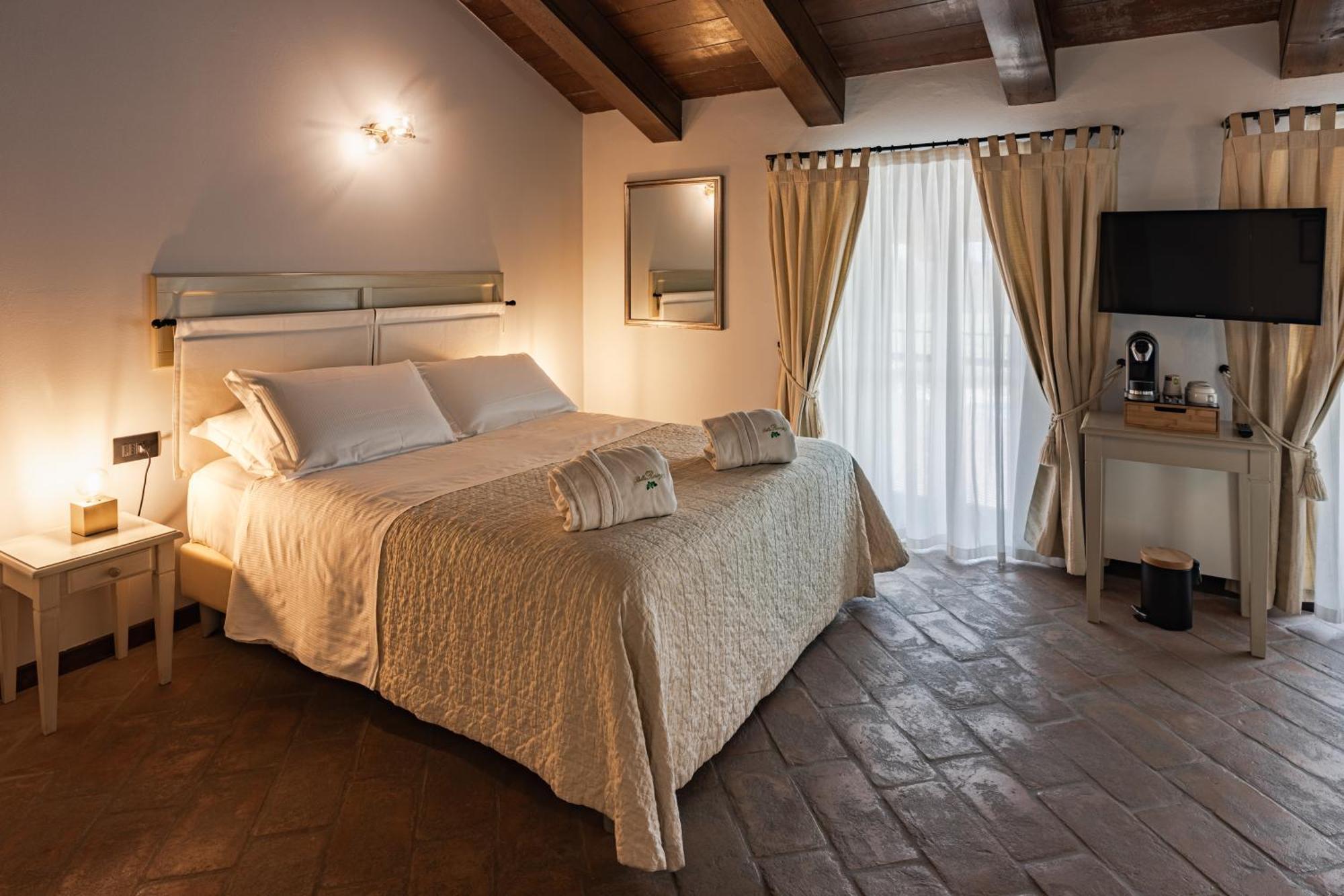 Relais Bella Rosina Pool&Spa La Cassa Esterno foto