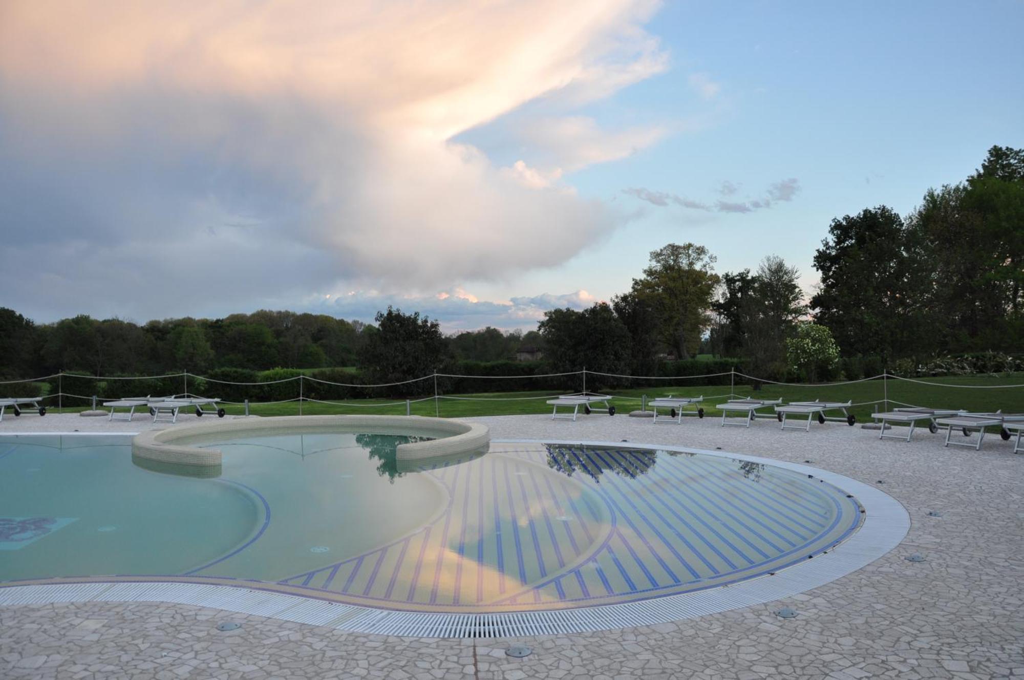 Relais Bella Rosina Pool&Spa La Cassa Esterno foto