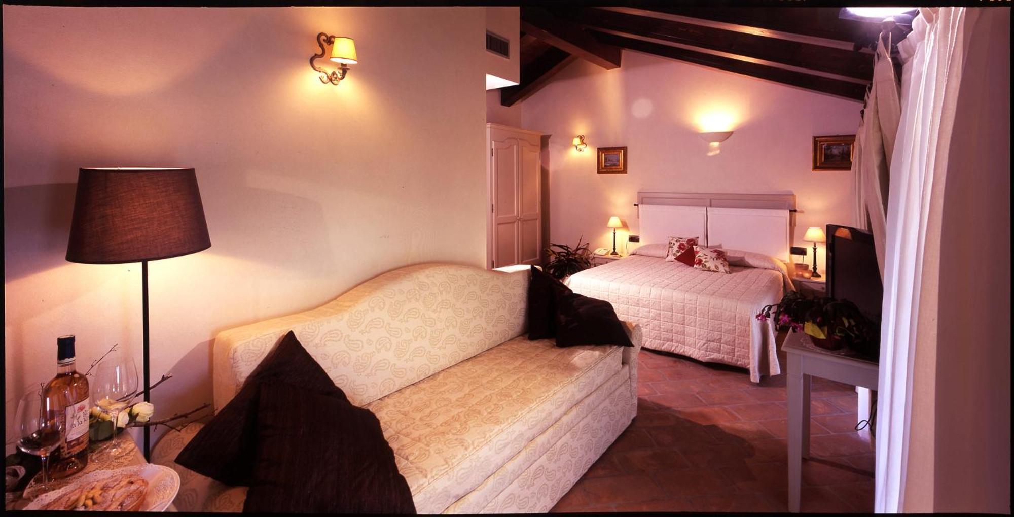 Relais Bella Rosina Pool&Spa La Cassa Camera foto